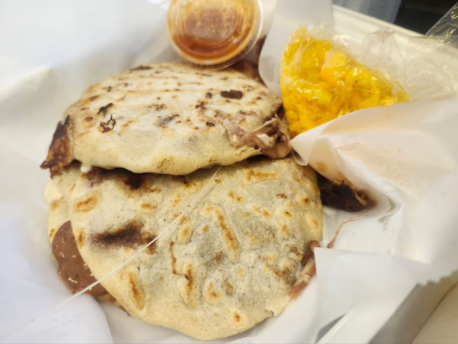Cabal Aqui - Food Truck (Pupusas y más) Cabal Aqui - Food Truck (Pupusas y más)