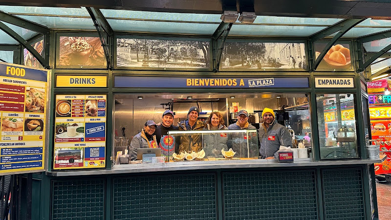 Perros y Vainas en la Plaza Perros y Vainas en la Plaza