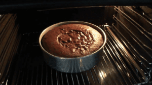 Torta de chocolate en el horno