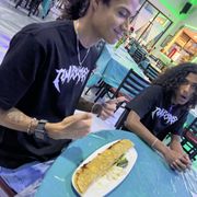 El Camaleon Bar & Grill