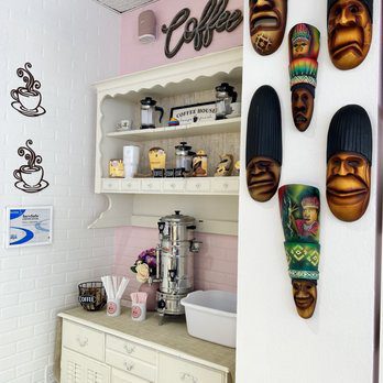 Pochis Colombian Restaurant & Café